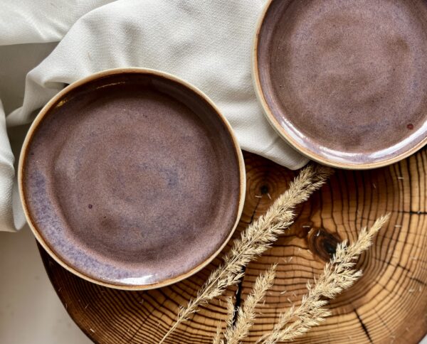 Ceramiczny talerzyk w kolorze fioletowym