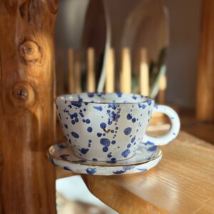 Filiżanka ZŁOTE SERCE biała w niebieskie ciapki