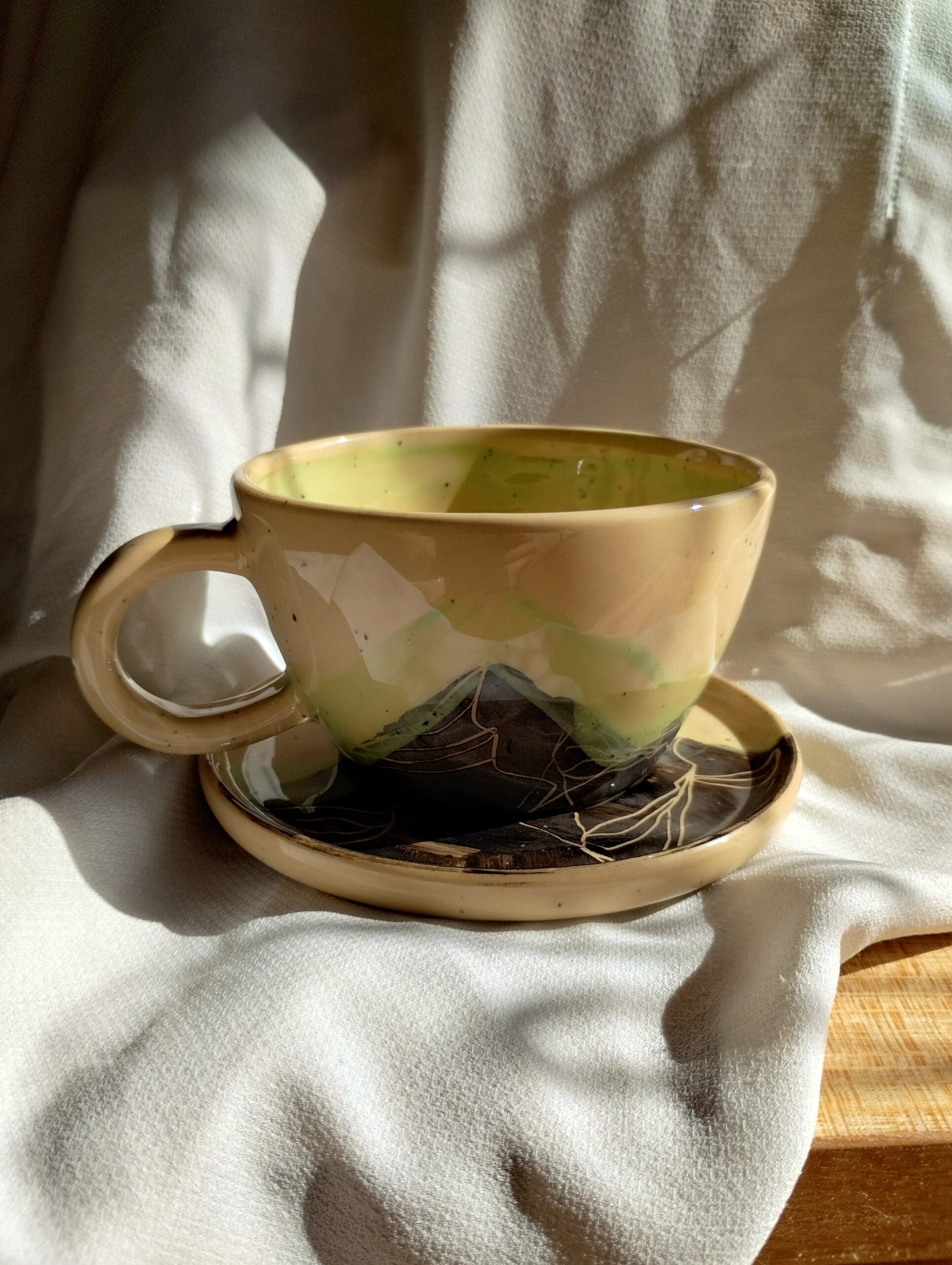 Filiżanka GÓRSKA PANORAMA czarne góry zielone niebo