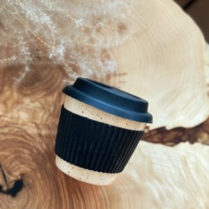 Kubek na wynos piaskowy