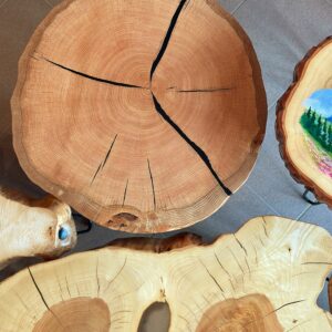 Stół dębowy lakierowany