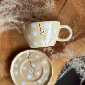 Filiżanka białe groszki ZŁOTE SERCE I LINIA